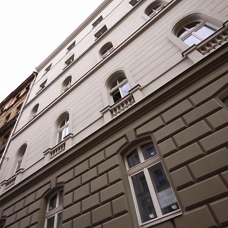 Pure White Hotel Praha Bagian luar foto