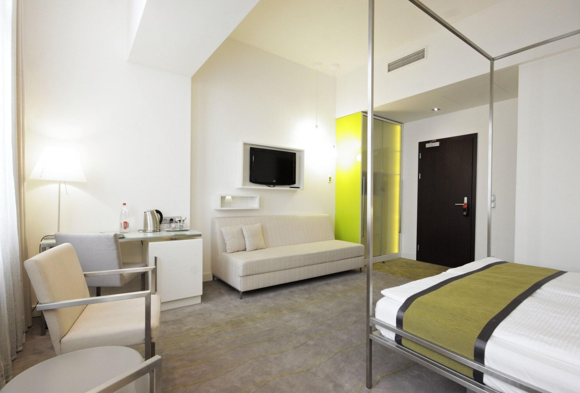 Pure White Hotel Praha Bagian luar foto