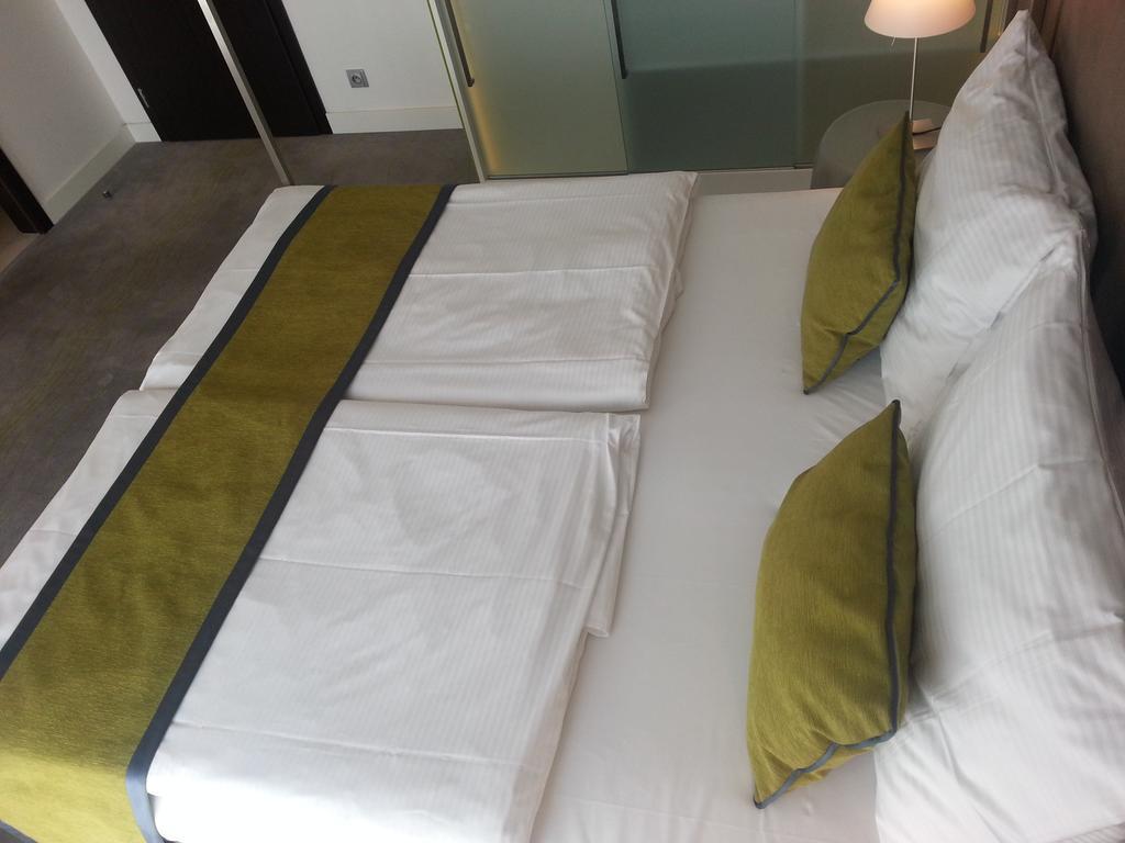 Pure White Hotel Praha Bagian luar foto