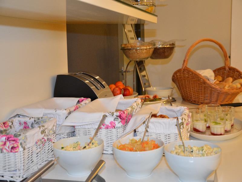 Pure White Hotel Praha Bagian luar foto