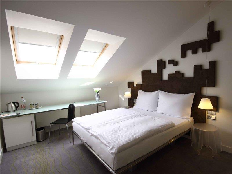 Pure White Hotel Praha Bagian luar foto