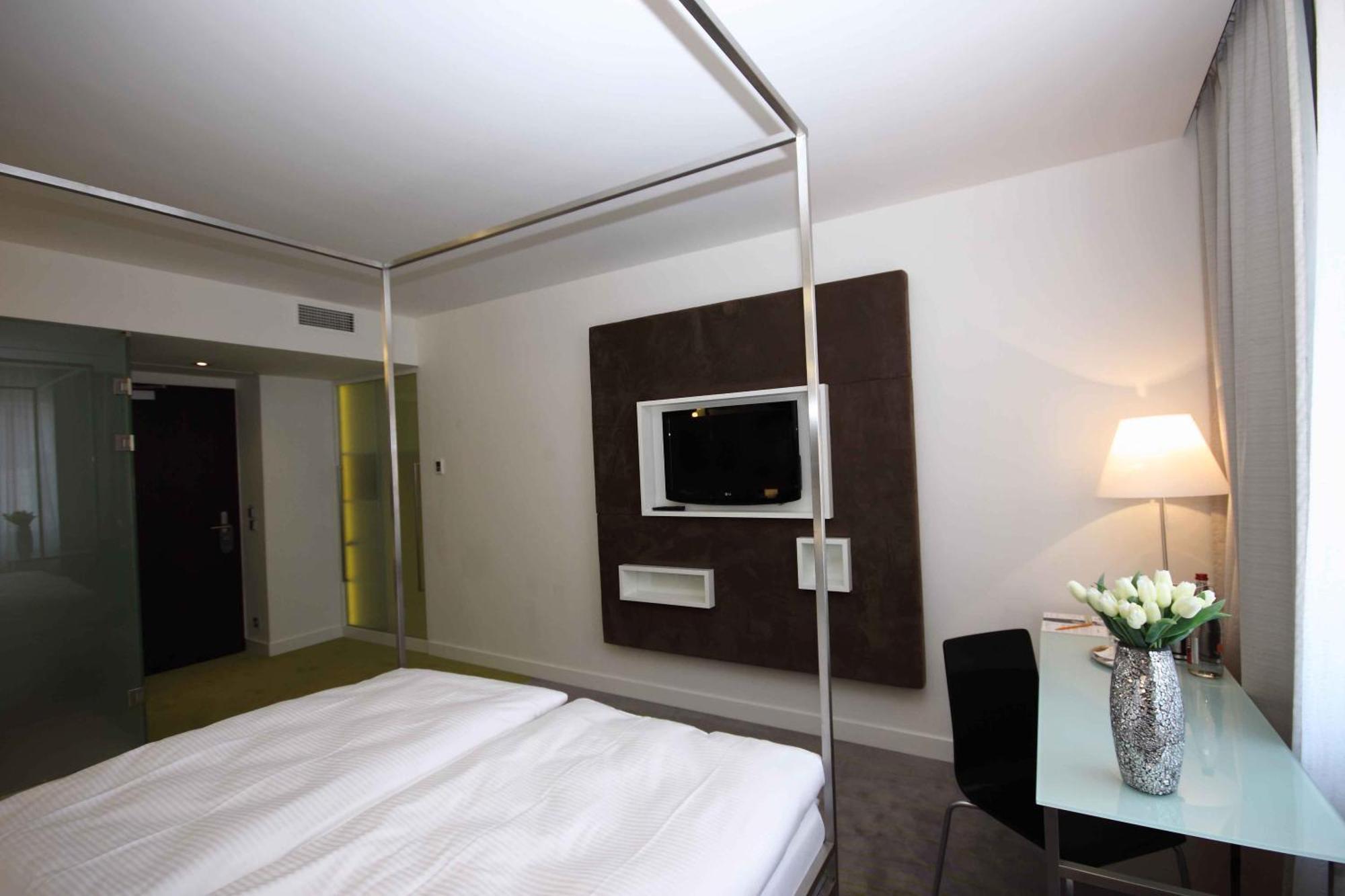 Pure White Hotel Praha Bagian luar foto