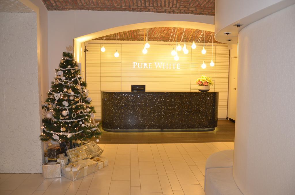 Pure White Hotel Praha Bagian luar foto