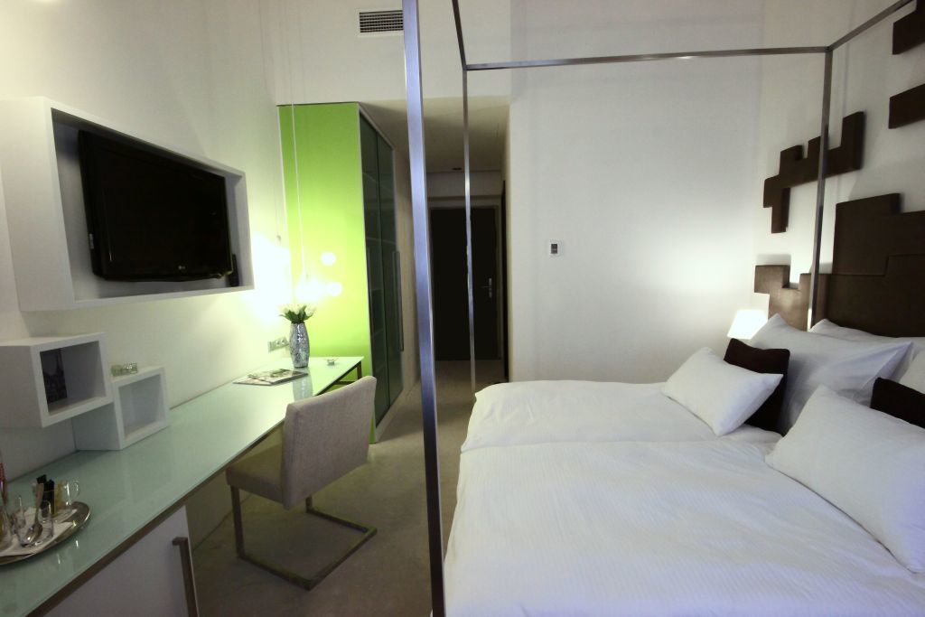 Pure White Hotel Praha Bagian luar foto